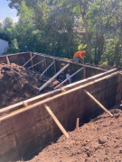 Walls braced before concrete placed